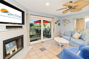 Smart TV, books - Dog-Friendly Gulf-View End Unit · Sunset Decks (Port St. Joe)