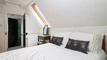 2 bedrooms, individually decorated, individually furnished, free WiFi