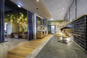 Daily continental breakfast (EUR 15.00 per person)