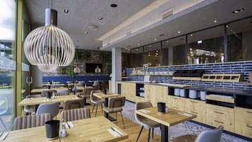 Daily continental breakfast (EUR 15.00 per person)