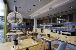 Kontinental frokost hver dag (EUR 15.00 per person)