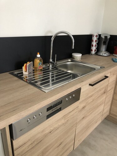 Comfortable apartment with courtyard and private parking 5 mns from the old port