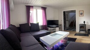 TV, fireplace, DVD player