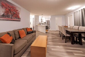 TV, fireplace - Huge Patio Condo /Full Kitchen/BBQ/AC (Canmore)