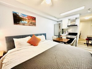 Desk, iron/ironing board, travel cot, WiFi