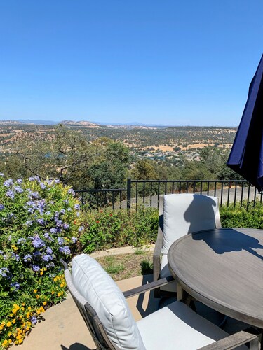  Cozy house with stunning views