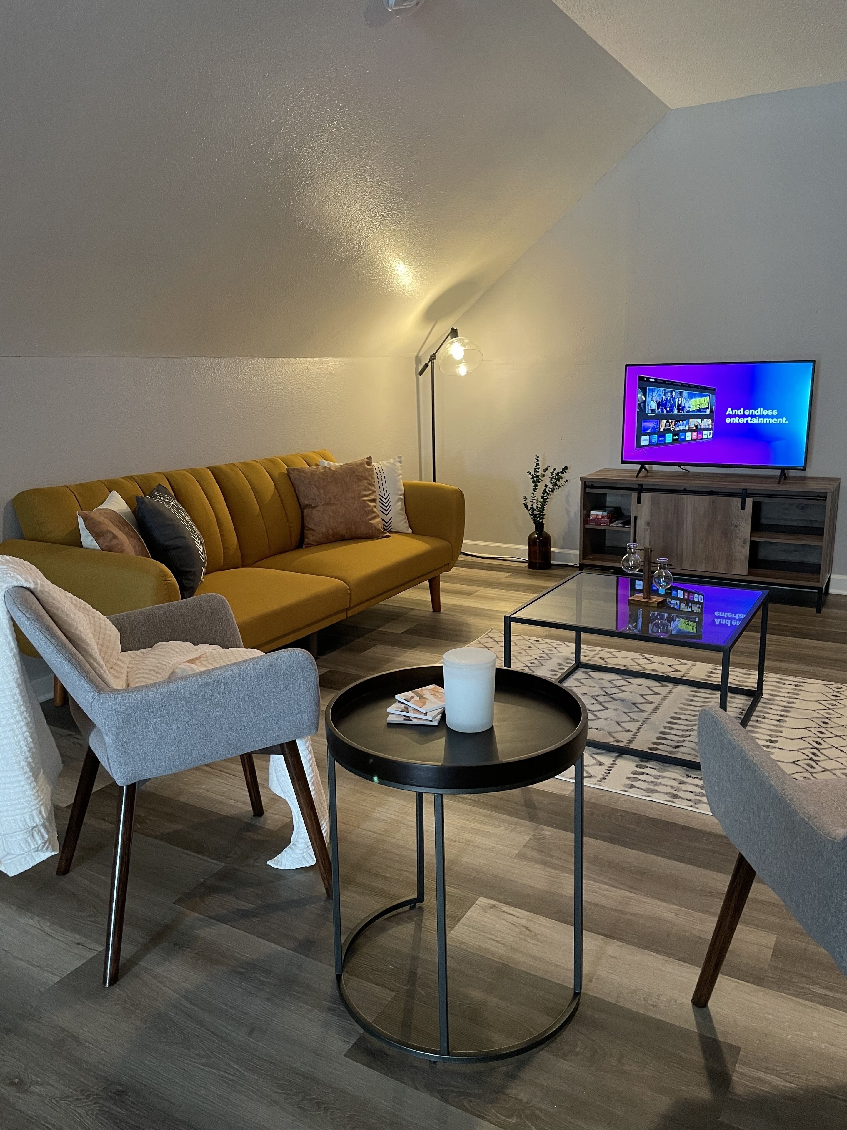 SPACIOUS LOFT STEPS AWAY FROM DT FLORENCE!