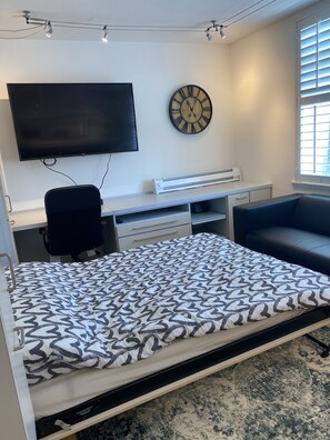 1 Schlafzimmer, Schreibtisch, WLAN
