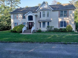 Exterior - Cheerful 3 Bedroom Residential Home (Yaphank)