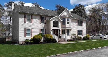 Cheerful 3 Bedroom Residential Home