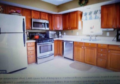 Cheerful 3 Bedroom Residential Home