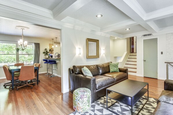 Smart TV, fireplace, table tennis, stereo