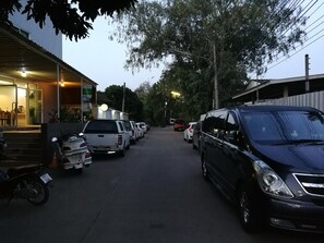 Property grounds - The Leaf Service Apartment (Chiang Mai)