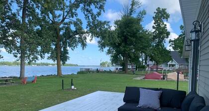 Peaceful Lakefront 3 bedroom Home with Boat Slip - Perfect Family Retreat