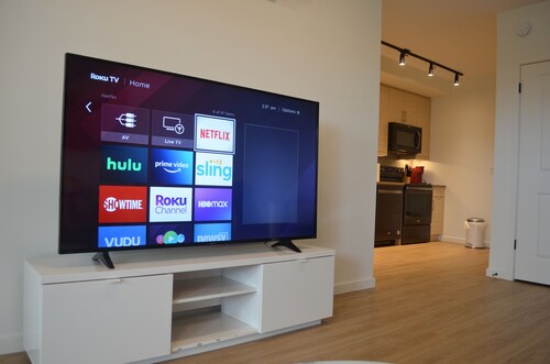 Exquisitely furnished 2-bedroom condo @ Bridgwater!