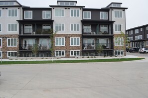 Exterior - Exquisitely furnished 2-bedroom condo @ Bridgwater! (Winnipeg)