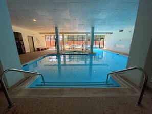 Piscine couverte, piscine extérieure