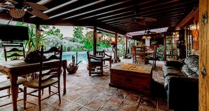 Desert Oasis- North Scottsdale Home - Massive Backyard Gardens/Patios/Pool