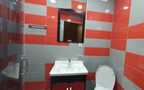 Shower, towels - Royal Apartment -Old Tbilisi 73A (Tbilisi)