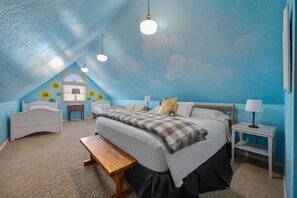 3 bedrooms, desk, iron/ironing board, travel cot - Unique Getaway | Hot Tub & Waffle Breakfast! (Orem)