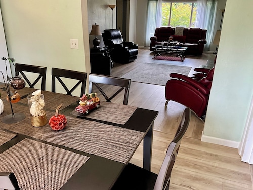 4 BEDROOM House across from River in Best Roseburg area!