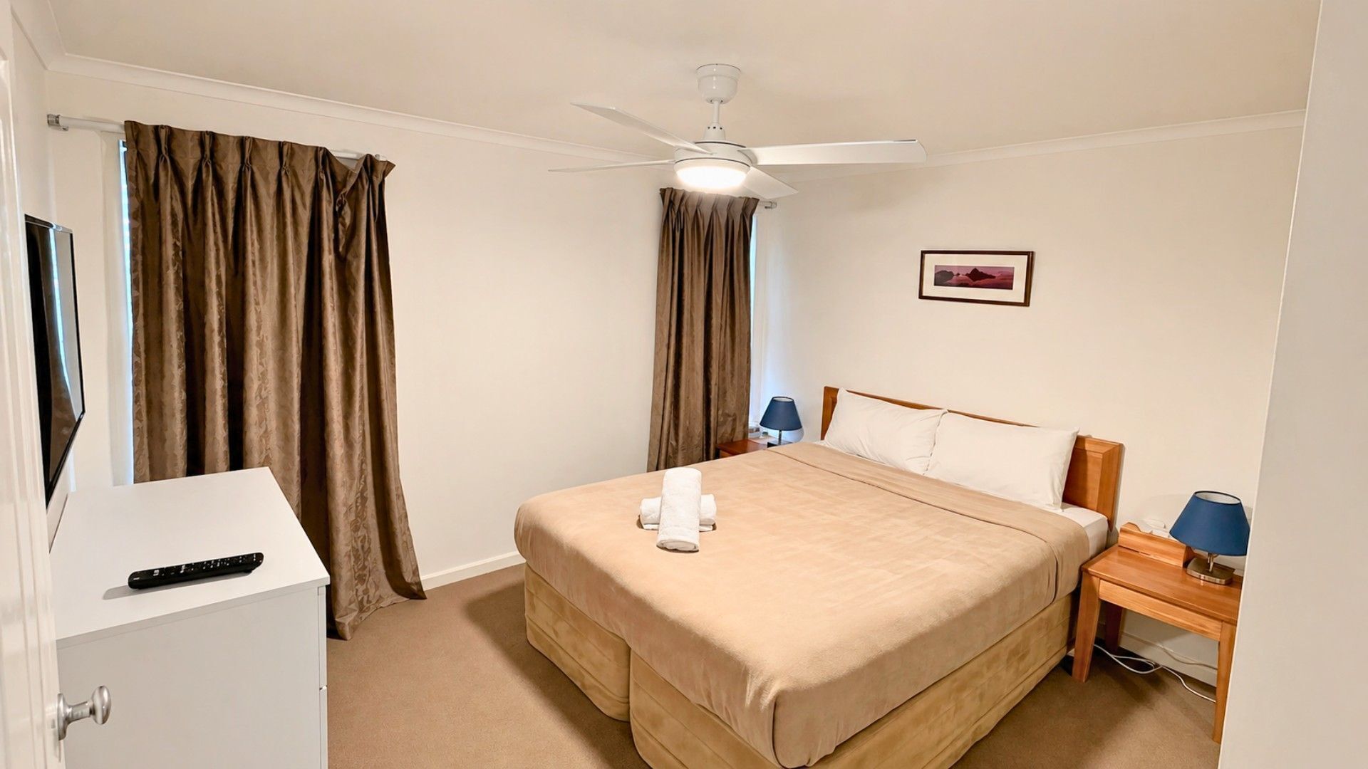 3 bedrooms, iron/ironing board, free WiFi, bed sheets