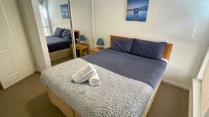 3 bedrooms, iron/ironing board, free WiFi, bed sheets - Escape to 39  @ Cape View-family accommodation in Cape View Resort (BROADWATER)