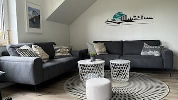 Fernseher, Kamin, DVD-Player, Bücher