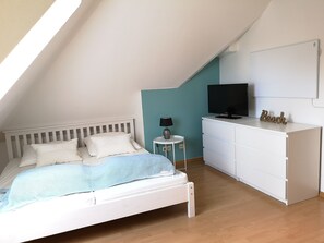 3 bedrooms, iron/ironing board, travel cot, free WiFi