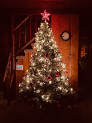 Interior - Rustic Escape - Cabin: Location Location Location! Lake View! Game Room! Forest! (Big Bear Lake)