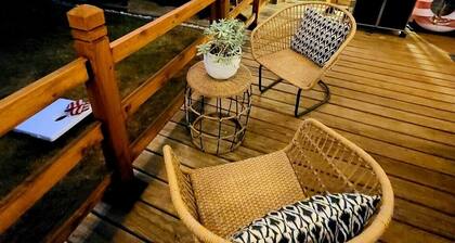 Remodeled Modern Farmhouse on acreage near ALL area attractions🌳