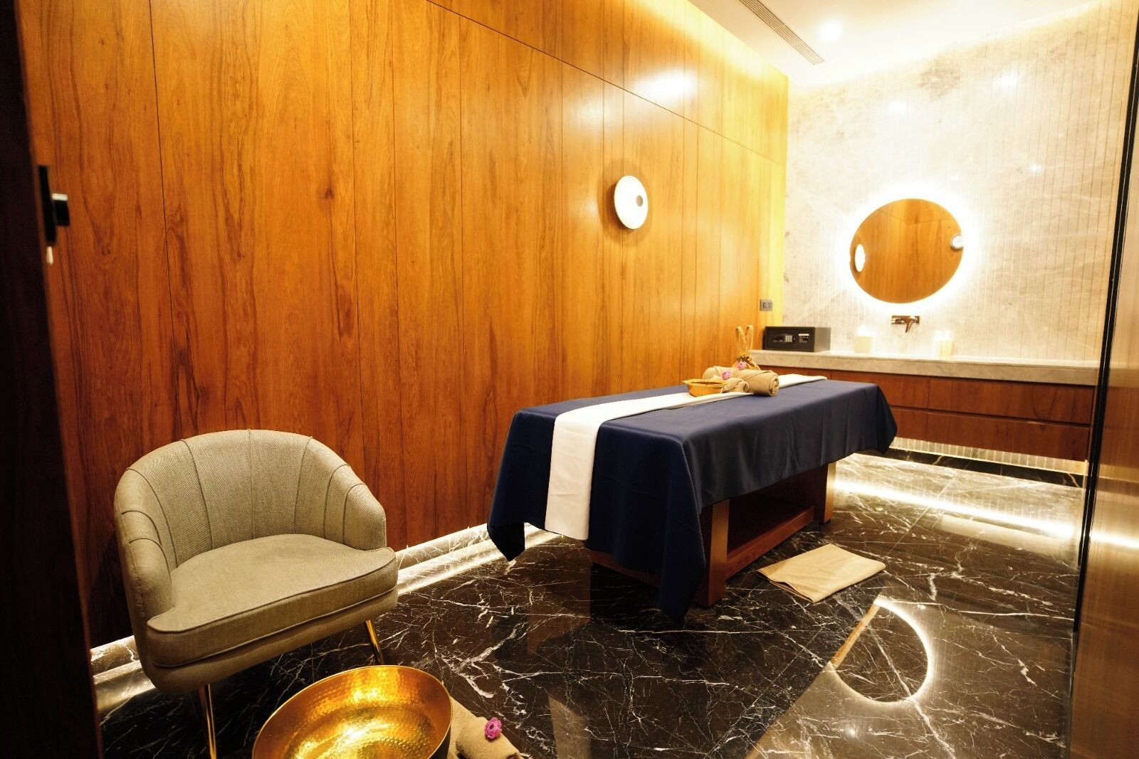 2 treatment rooms