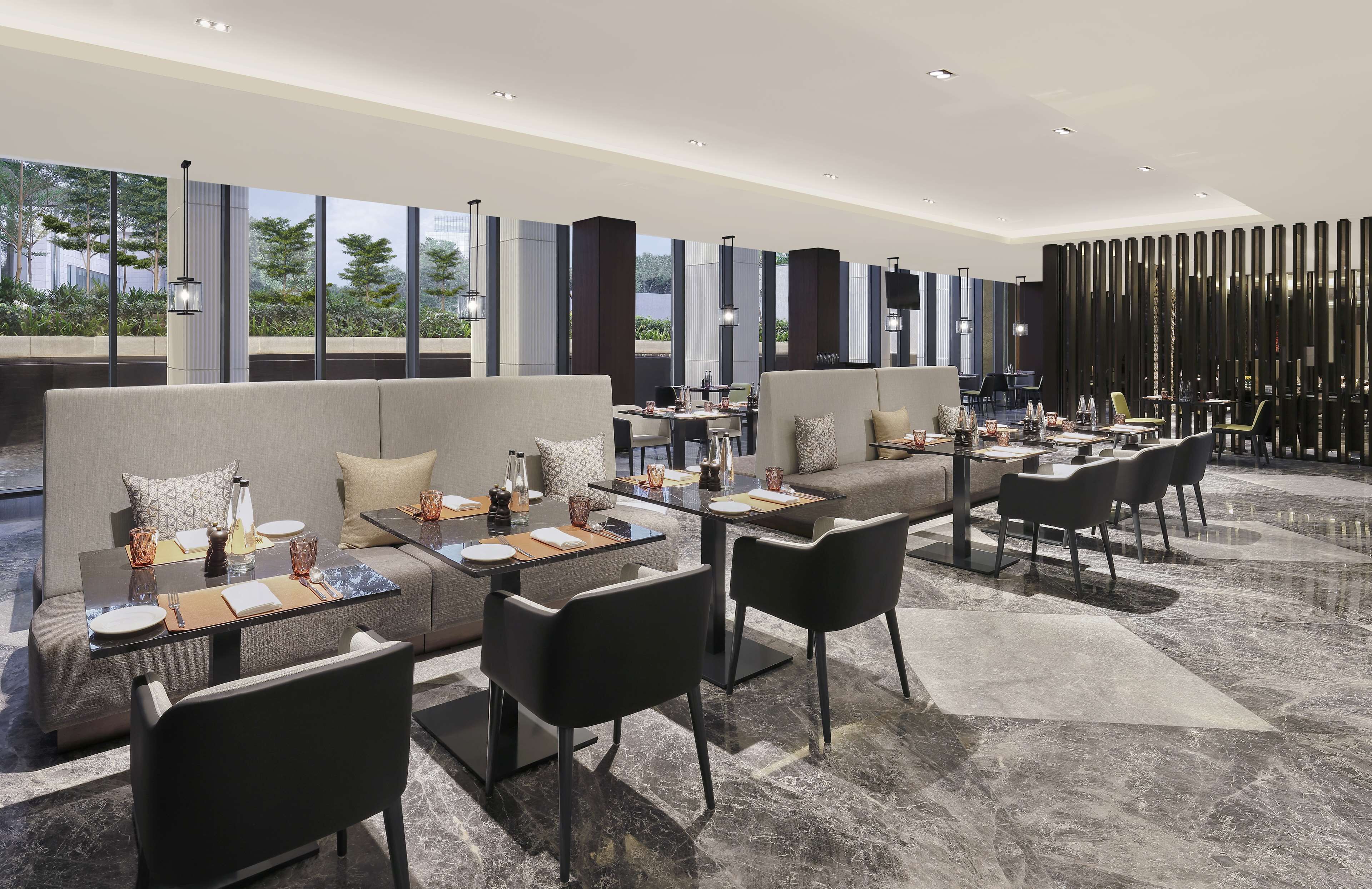 King Executive Room 1 Way Airport Transfer, 2Pcs Laundry, Lounge Access | Executive lounge