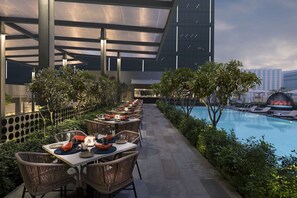 Restaurant - Hilton Bengaluru Embassy Manyata Business Park (Bengaluru)