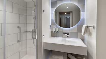 Dusche, Haartrockner, Fußbodenheizung (Badezimmer), Handtücher