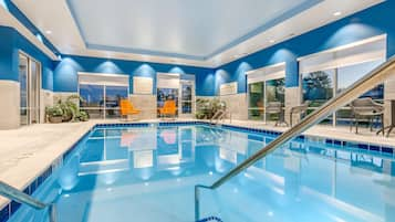 Indoor pool, sun loungers