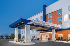 Exterior - Hampton Inn by Hilton Bedford (Bedford)