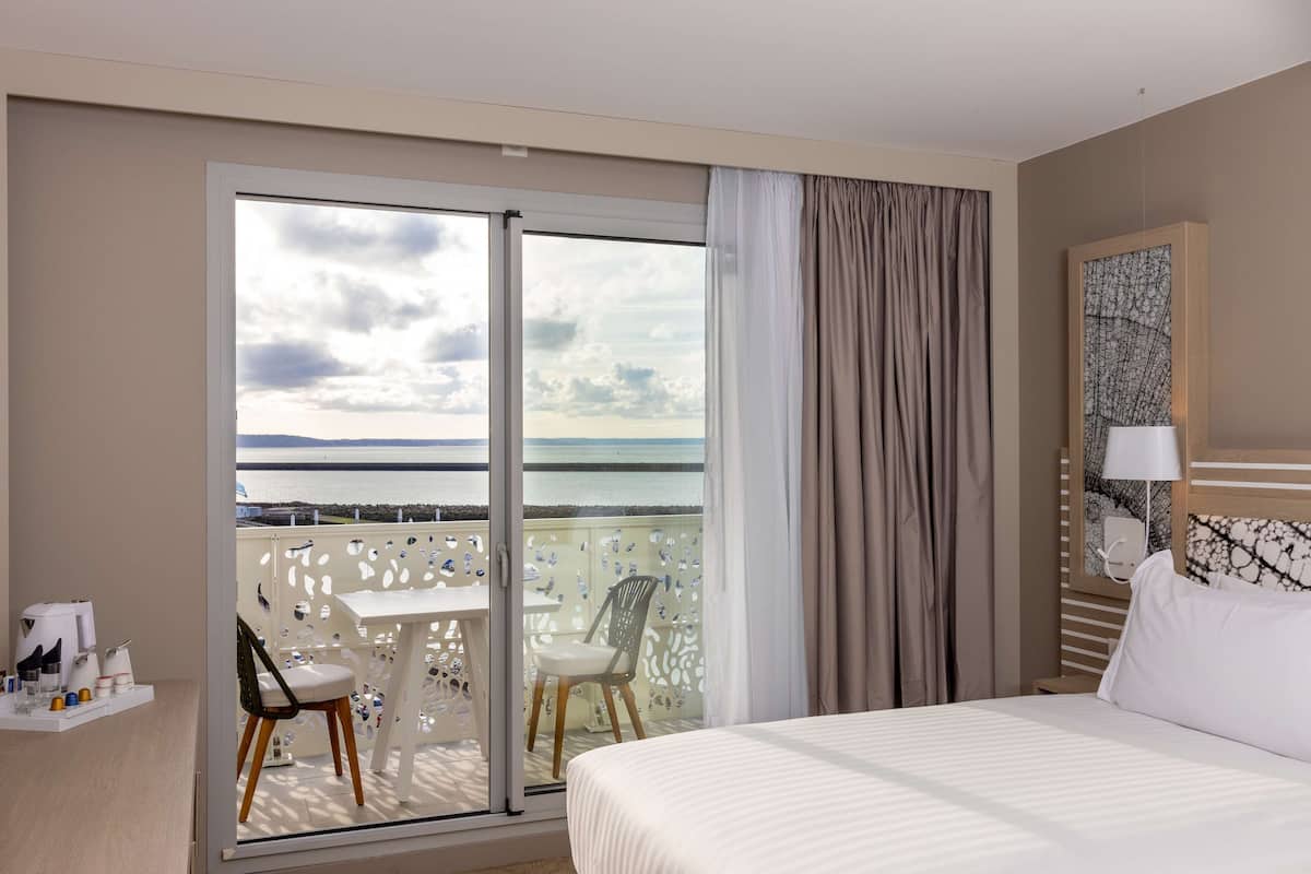 1 bedroom, in-room safe, desk, blackout curtains