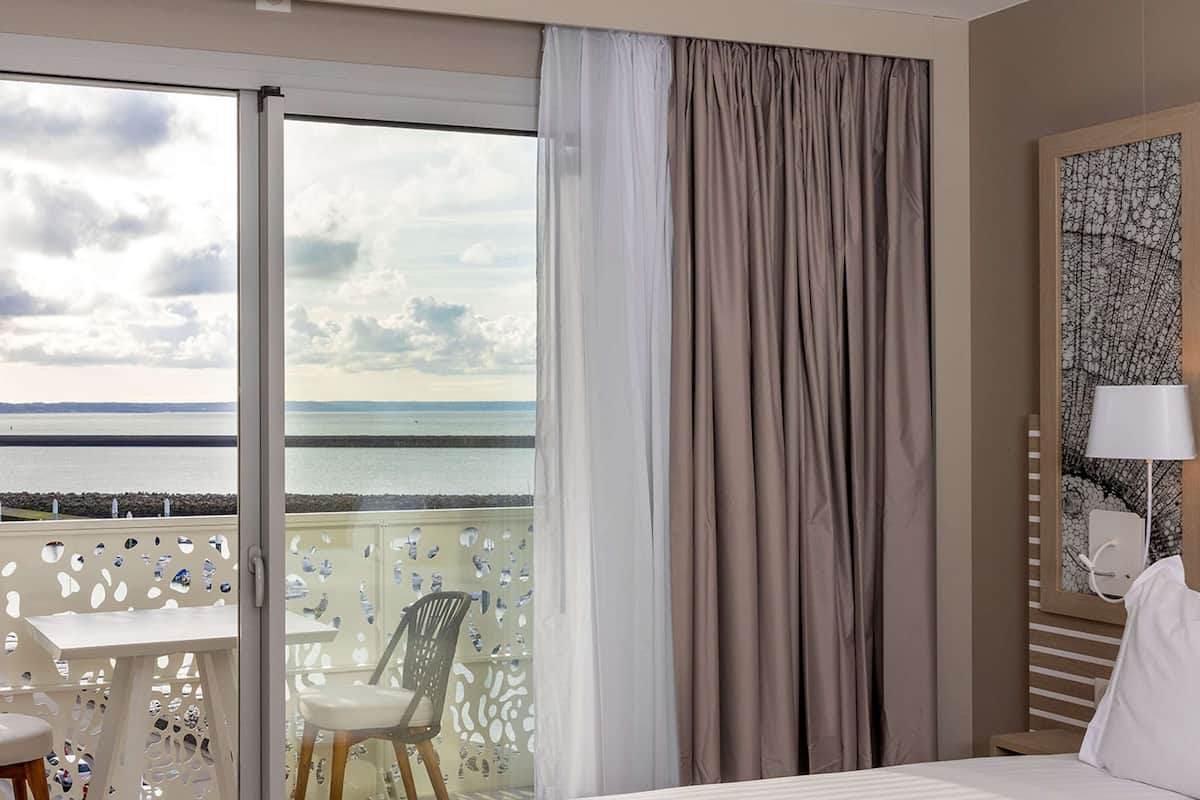 1 bedroom, in-room safe, desk, blackout curtains