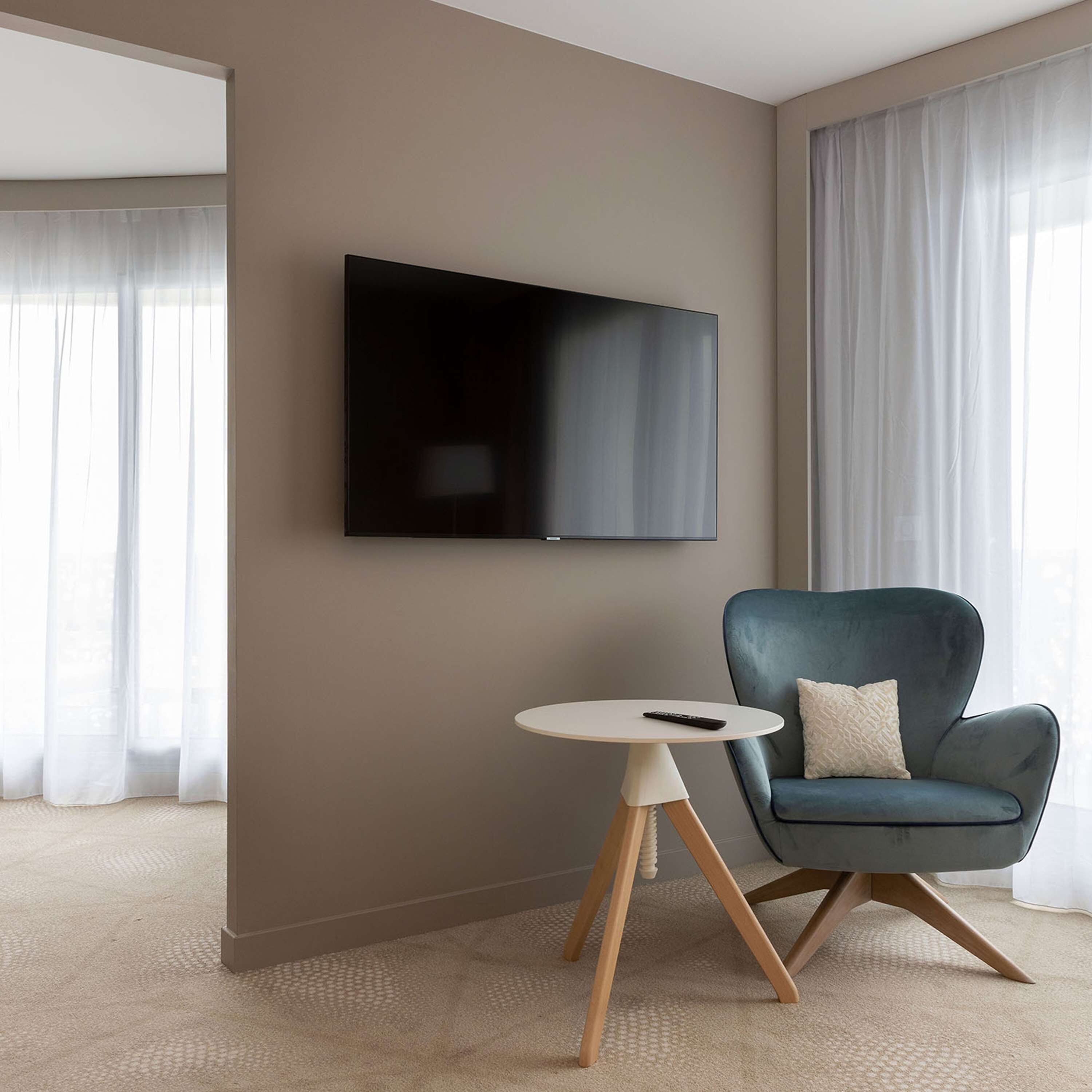 suite, 1 bedroom | 1 bedroom, in-room safe, desk, blackout curtains