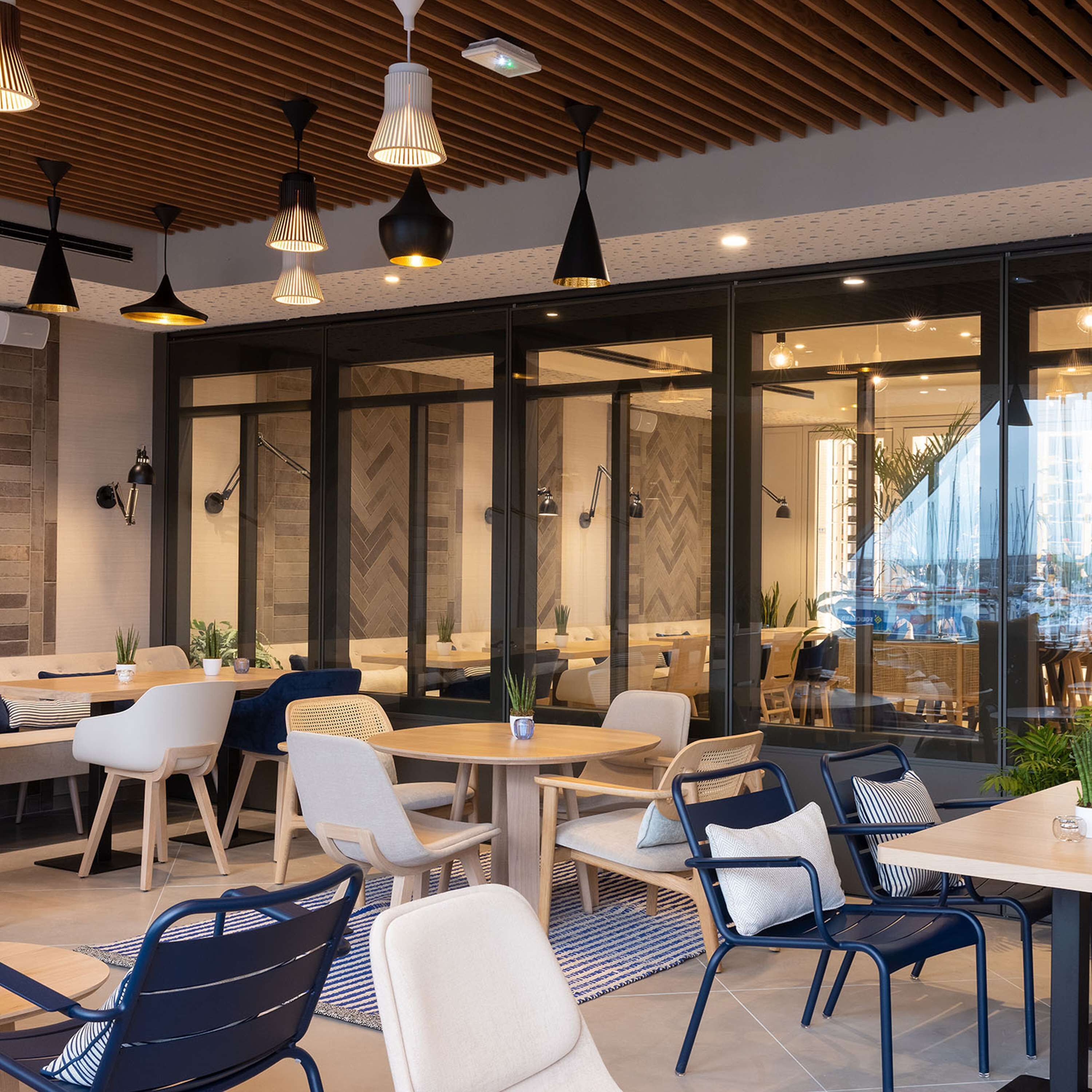 breakfast, lunch, dinner served; sea views