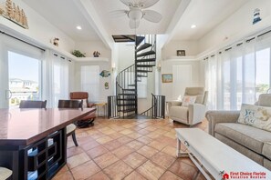 Fernseher, DVD-Player, Stereoanlage