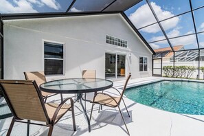 Outdoor dining - Turtle Lake - Inspiring Lake Views with Heated Pool by The Bay & Key Collection (Bradenton)