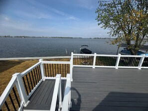 Property grounds - SUNSET LOFT Waterfront retreat, best sunsets on Indian Lake ~ Free Kayak use (Russell's Point)