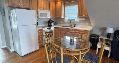 SUNSET LOFT Waterfront retreat, best sunsets on Indian Lake ~ Free Kayak use
