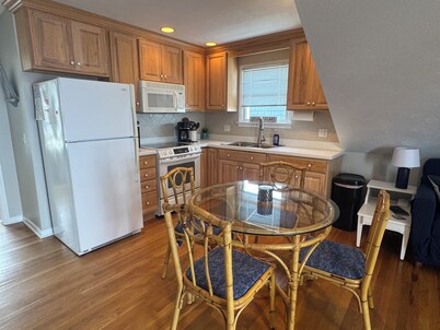 SUNSET LOFT Waterfront retreat, best sunsets on Indian Lake ~ Free Kayak use