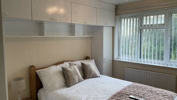 3 bedrooms, iron/ironing board, free WiFi