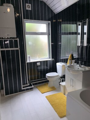 Towels, soap, toilet paper - Home from home experiance (Birmingham)