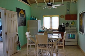 Private kitchen - 1 bedroom guest house minutes from Long Bay beach (Long Bay Hills)