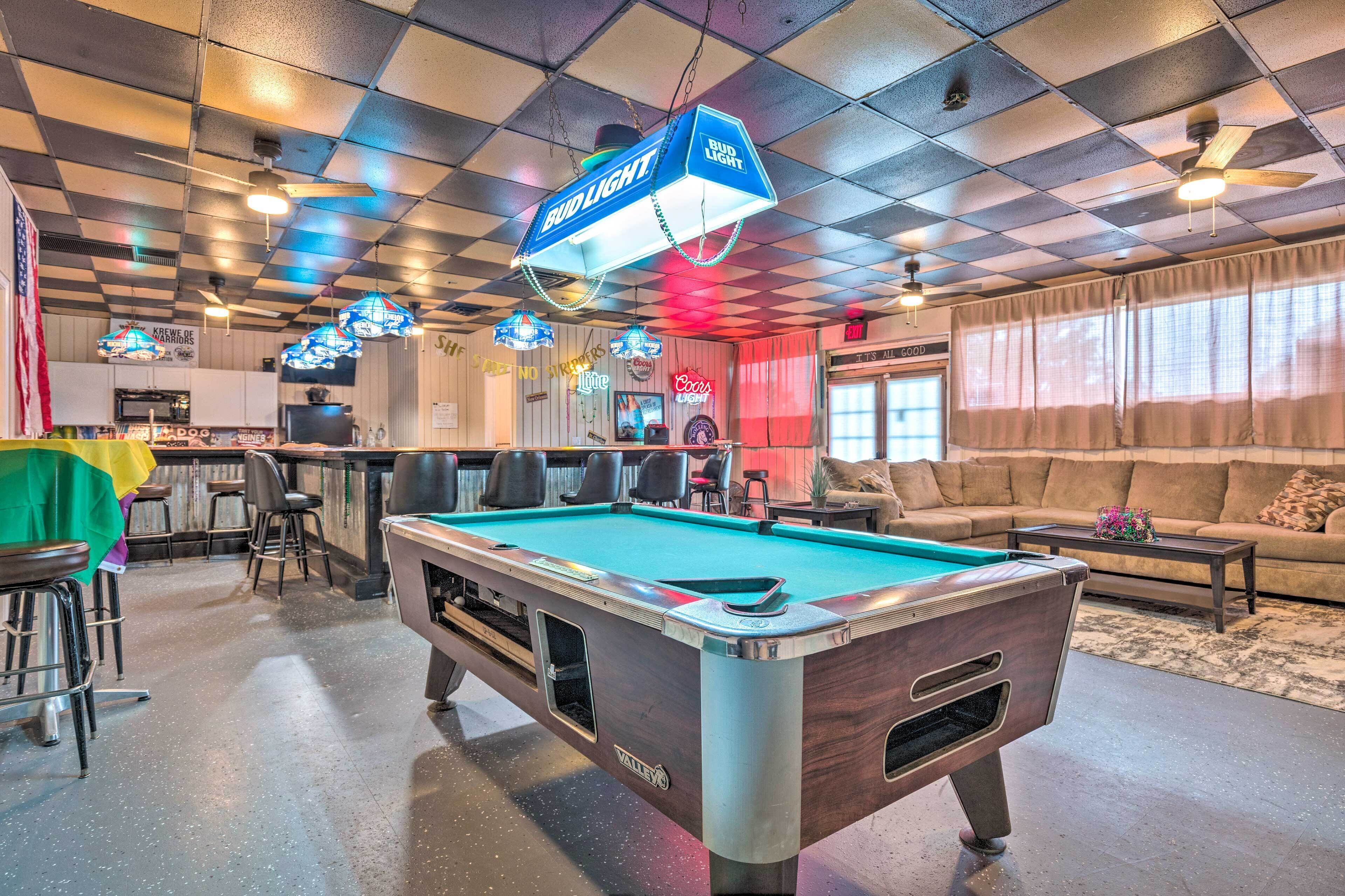 'The Float Yard' Pensacola Home w/ Pool Table